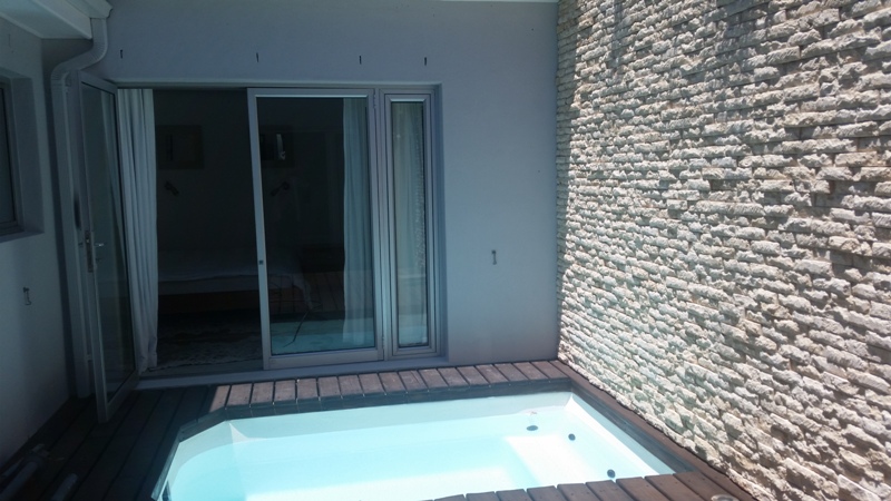 Queens Road Apartment 1 Bedroom Luxury Holiday Accommodation Rental property Cape Town Bantry Bay Atlantic Letting pool image